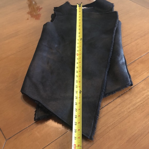 Velvet - Picture 3 of 6